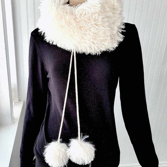 CLAIRE’S Cream Shaggy Snood Cowl Scarf ivory Faux Fur Collar Scarf Fluffy Shawl - Picture 1 of 4
